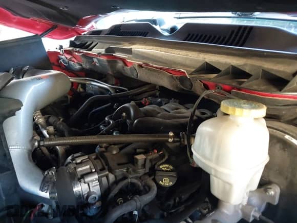 2018 Ram 1500 Express z VIN 1C6RR6KGXJS278282, wystawiony jako IAAI lot #41106230 z przebiegiem 101 997 mil mil oraz . Historia ofert i sprzedaży dostępna na DreamBid. Obrazek 10.