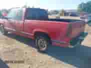 1995 GMC Sierra 1500 z VIN 2GTEC19K1S1587792, wystawiony jako IAAI lot #42213611 z przebiegiem 277 079 mil mil oraz . Historia ofert i sprzedaży dostępna na DreamBid. Obrazek 3.