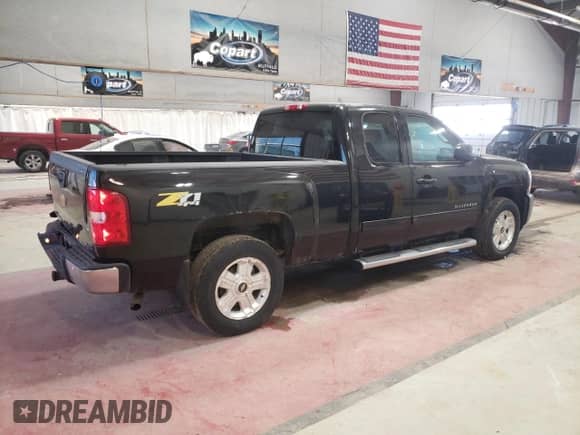 2013 Chevrolet Silverado 1500 LTZ z VIN 1GCRKTE72DZ414083, wystawiony jako Copart lot #49009385 z przebiegiem 180 241 mil mil oraz Szkoda całkowita • Salvage title. Historia ofert i sprzedaży dostępna na DreamBid. Obrazek 3.