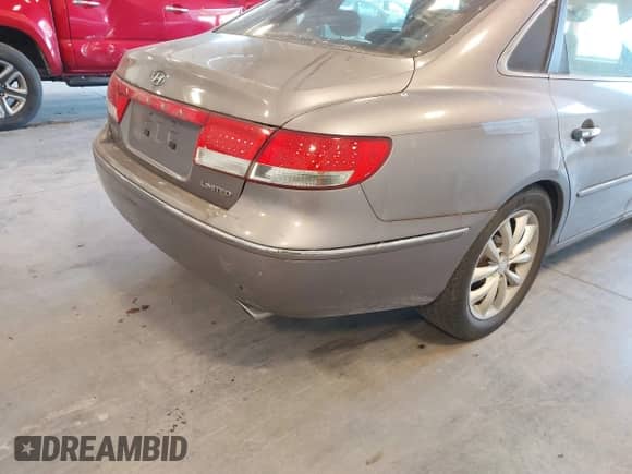 2006 Hyundai Azera SE z VIN KMHFC46F46A106177, wystawiony jako IAAI lot #41643689 z przebiegiem 159 182 mil mil oraz . Historia ofert i sprzedaży dostępna na DreamBid. Obrazek 6.