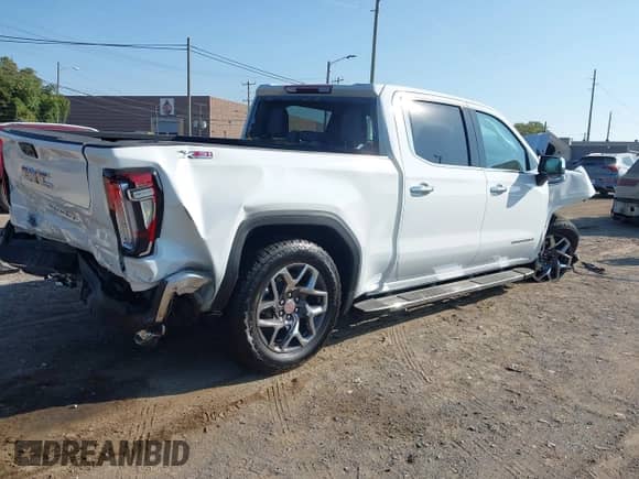2025 GMC Sierra 1500 SLT with VIN 3GTUUDED7SG247376, listed as a IAAI auction lot 43241240 with 4,091 mi miles and . Bid and sale history available at DreamBid. Image 4.