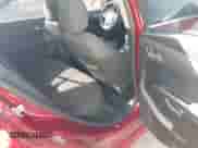 2019 Chevrolet Sonic LT z VIN 1G1JD5SB8K4126468, wystawiony jako IAAI lot #42568119 z przebiegiem 64 365 mil mil oraz . Historia ofert i sprzedaży dostępna na DreamBid. Obrazek 8.