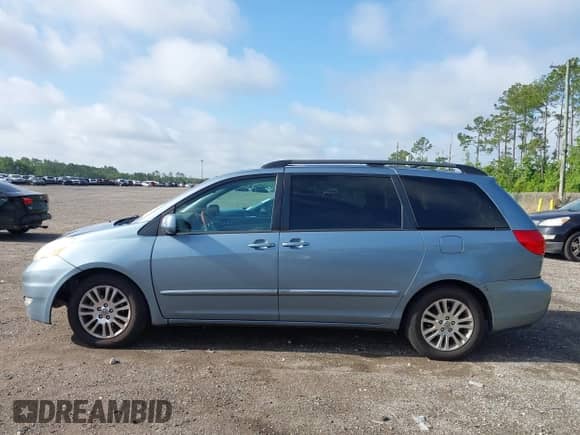 2010 Toyota Sienna XLE с VIN 5TDYK4CC3AS343295, выставлен на аукционе IAAI как лот 42437595 с пробегом 228 438 миль миль и . История ставок и продаж доступна на DreamBid. Изображение 14.