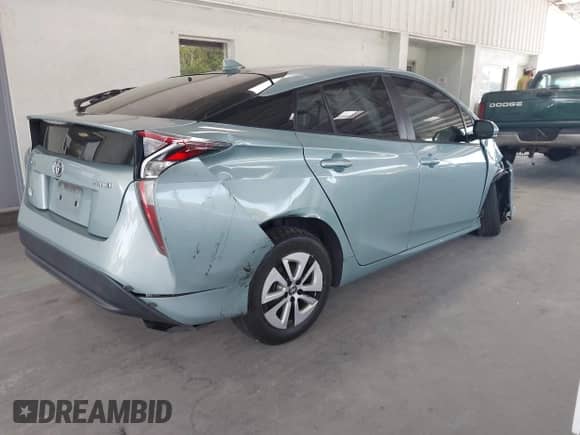 2016 Toyota Prius Four z VIN JTDKARFU4G3004839, wystawiony jako IAAI lot #42707938 z przebiegiem 76 104 mil mil oraz . Historia ofert i sprzedaży dostępna na DreamBid. Obrazek 4.