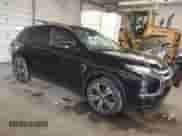 2022 Mitsubishi Outlander SE z VIN JA4APVAU9NU017355, wystawiony jako IAAI lot #42326841 z przebiegiem 41 574 mil mil oraz . Historia ofert i sprzedaży dostępna na DreamBid. Obrazek 1.