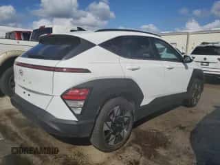 2024 Hyundai Kona SEL z VIN KM8HB3AB1RU114993, wystawiony jako Copart lot #73852714 z przebiegiem Nie podano mil oraz Nie do naprawy • Non repairable. Historia ofert i sprzedaży dostępna na DreamBid. Obrazek 3.