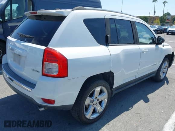 2012 Jeep Compass Limited с VIN 1C4NJCCB1CD660613, выставлен на аукционе IAAI как лот 42581915 с пробегом 132 930 миль миль и . История ставок и продаж доступна на DreamBid. Изображение 4.