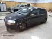 2008 Chevrolet Aveo LS z VIN KL1TD66668B154963, wystawiony jako Copart lot #73171884 z przebiegiem Nie podano mil oraz Czysty tytuł • Clean title. Historia ofert i sprzedaży dostępna na DreamBid. Obrazek 1.