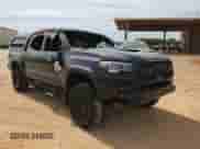 2022 Toyota Tacoma SR z VIN 3TYCZ5AN8NT066752, wystawiony jako Copart lot #70683985 z przebiegiem Nie podano mil oraz Szkoda całkowita • Salvage title. Historia ofert i sprzedaży dostępna na DreamBid. Obrazek 14.