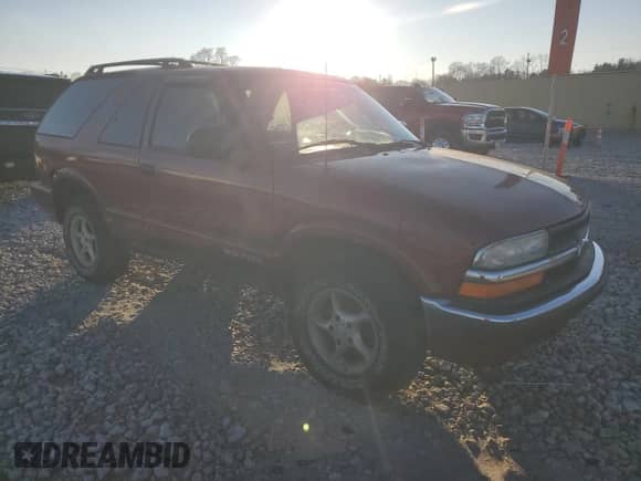 2001 Chevrolet Blazer LS z VIN 1GNCT18W51K123809, wystawiony jako Copart lot #86491294 z przebiegiem 211 514 mil mil oraz Szkoda całkowita • Salvage title. Historia ofert i sprzedaży dostępna na DreamBid. Obrazek 4.