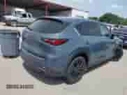 2023 Mazda CX-5 S Carbon Edition z VIN JM3KFBCMXP0136901, wystawiony jako IAAI lot #42630209 z przebiegiem 22 519 mil mil oraz . Historia ofert i sprzedaży dostępna na DreamBid. Obrazek 4.
