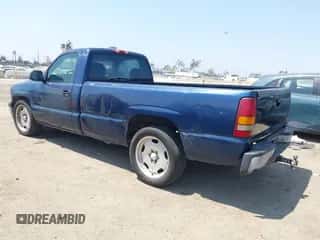 2000 Chevrolet Silverado 1500 LS z VIN 1GCEC14T6YE353090, wystawiony jako IAAI lot #42979490 z przebiegiem 241 092 mil mil oraz . Historia ofert i sprzedaży dostępna na DreamBid. Obrazek 3.