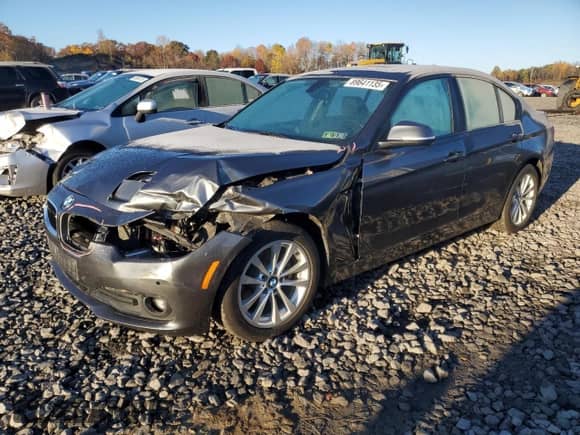 2016 BMW 3 Series 320i xDrive z VIN WBA8E5G51GNT40741, wystawiony jako Copart lot #89641135 z przebiegiem 105 501 mil mil oraz Szkoda całkowita • Salvage title. Historia ofert i sprzedaży dostępna na DreamBid. Obrazek 1.