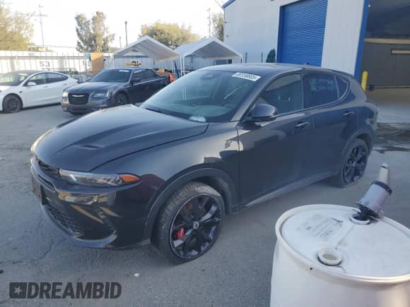 2024 Dodge Hornet R/T Plus z VIN ZACPDFDWXR3A10439, wystawiony jako Copart lot #89158805 z przebiegiem 614 mil mil oraz Szkoda całkowita • Salvage title. Historia ofert i sprzedaży dostępna na DreamBid. Obrazek 1.