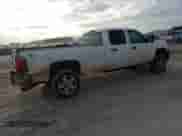 2008 Chevrolet Silverado 3500HD SRW Work Truck z VIN 1GCHC33K48F100412, wystawiony jako Copart lot #44030635 z przebiegiem 275 913 mil mil oraz Szkoda całkowita • Salvage title. Historia ofert i sprzedaży dostępna na DreamBid. Obrazek 3.
