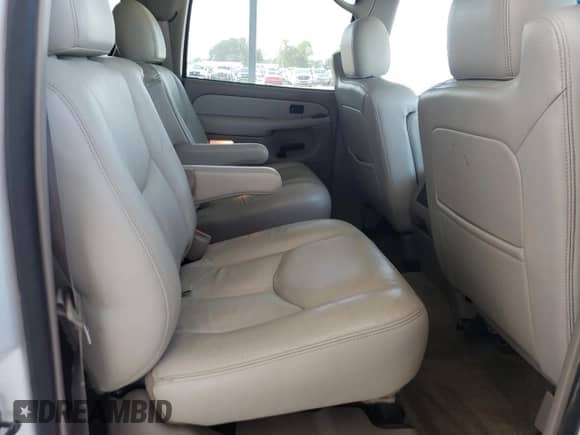 2003 Chevrolet Suburban Z71 с VIN 3GNFK16ZX3G193992, выставлен на аукционе Copart как лот 66001925 с пробегом 291 864 миль миль и Списание • Salvage title. История ставок и продаж доступна на DreamBid. Изображение 11.