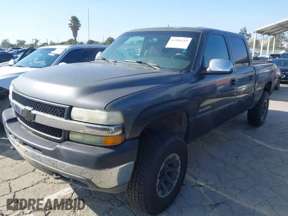 2002 Chevrolet Silverado 2500HD LS с VIN 1GCHK23UX2F143044, выставлен на аукционе IAAI как лот 43284319 с пробегом 188 232 миль миль и . История ставок и продаж доступна на DreamBid. Изображение 2.