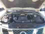 2008 Nissan Frontier SE z VIN 1N6AD07U58C408079, wystawiony jako IAAI lot #43541862 z przebiegiem 174 442 mil mil oraz . Historia ofert i sprzedaży dostępna na DreamBid. Obrazek 10.