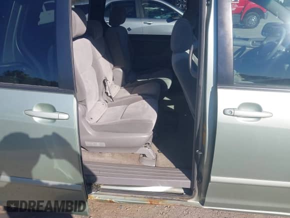 2008 Toyota Sienna CE с VIN 5TDZK23C38S109189, выставлен на аукционе IAAI как лот 43352406 с пробегом 248 908 миль миль и . История ставок и продаж доступна на DreamBid. Изображение 8.