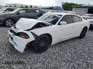 2019 Dodge Charger SXT z VIN 2C3CDXBG6KH695866, wystawiony jako Copart lot #67620525 z przebiegiem 123 751 mil mil oraz Nie do naprawy • Non repairable. Historia ofert i sprzedaży dostępna na DreamBid. Obrazek 1.