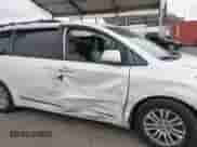 2017 Toyota Sienna XLE Auto Access Seat z VIN 5TDYZ3DC4HS796887, wystawiony jako IAAI lot #43315051 z przebiegiem 139 333 mil mil oraz . Historia ofert i sprzedaży dostępna na DreamBid. Obrazek 6.