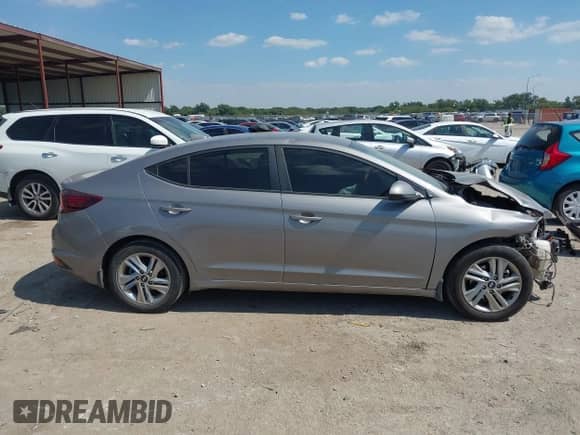 2020 Hyundai Elantra SEL z VIN KMHD84LF4LU996882, wystawiony jako IAAI lot #43320395 z przebiegiem 125 404 mil mil oraz . Historia ofert i sprzedaży dostępna na DreamBid. Obrazek 14.