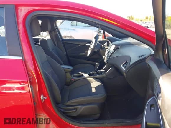 2018 Chevrolet Cruze LT с VIN 1G1BE5SM1J7228033, выставлен на аукционе IAAI как лот 43409713 с пробегом 107 703 миль миль и . История ставок и продаж доступна на DreamBid. Изображение 5.