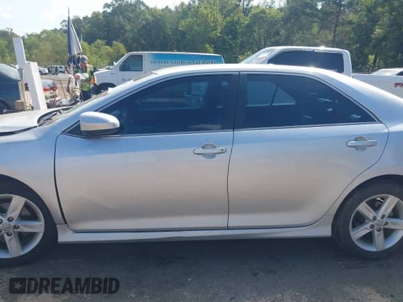 2014 Toyota Camry L with VIN 4T1BF1FK5EU857092, listed as a IAAI auction lot 43274875 with 151,925 mi miles and . Bid and sale history available at DreamBid. Image 14.