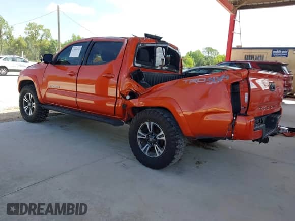 2017 Toyota Tacoma SR5 с VIN 5TFCZ5AN7HX091488, выставлен на аукционе IAAI как лот 43096343 с пробегом 85 481 миль миль и . История ставок и продаж доступна на DreamBid. Изображение 3.