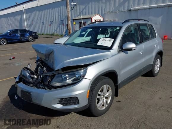 2017 Volkswagen Tiguan S с VIN WVGBV7AX6HK030596, выставлен на аукционе IAAI как лот 42337847 с пробегом 48 221 миль миль и . История ставок и продаж доступна на DreamBid. Изображение 2.