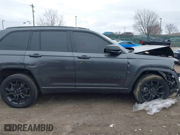 2024 Jeep Grand Cherokee z VIN 1C4RJYB6XR8955858, wystawiony jako IAAI lot #41724210 z przebiegiem Nie podano mil oraz . Historia ofert i sprzedaży dostępna na DreamBid. Obrazek 12.