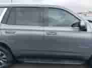 2022 Chevrolet Tahoe LT z VIN 1GNSCNKD8NR282251, wystawiony jako IAAI lot #42129473 z przebiegiem 48 477 mil mil oraz . Historia ofert i sprzedaży dostępna na DreamBid. Obrazek 14.