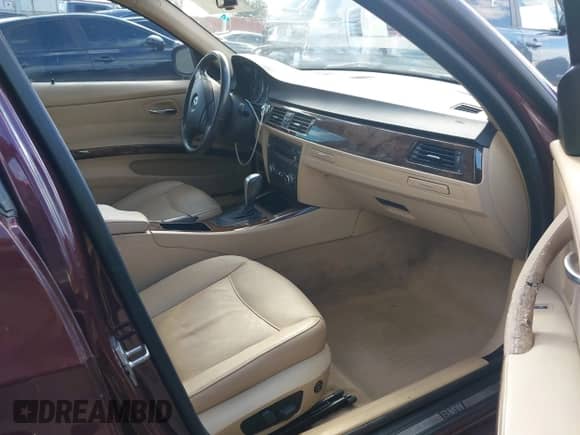 2010 BMW 3 Series 328i с VIN WBAPH5G52ANM70361, выставлен на аукционе IAAI как лот 43291803 с пробегом 55 904 миль миль и . История ставок и продаж доступна на DreamBid. Изображение 5.