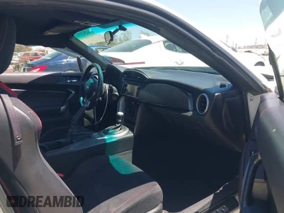 2014 Scion FR-S z VIN JF1ZNAA13E8702270, wystawiony jako IAAI lot #42521922 z przebiegiem 134 110 mil mil oraz . Historia ofert i sprzedaży dostępna na DreamBid. Obrazek 5.