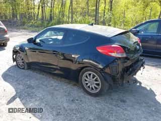 2013 Hyundai Veloster w/Black Int z VIN KMHTC6AD2DU150873, wystawiony jako IAAI lot #42234776 z przebiegiem 192 117 mil mil oraz . Historia ofert i sprzedaży dostępna na DreamBid. Obrazek 3.