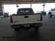 2005 GMC Sierra 1500 SLT z VIN 2GTEC13T951337142, wystawiony jako Copart lot #52823625 z przebiegiem 245 568 mil mil oraz Szkoda całkowita • Salvage title. Historia ofert i sprzedaży dostępna na DreamBid. Obrazek 6.