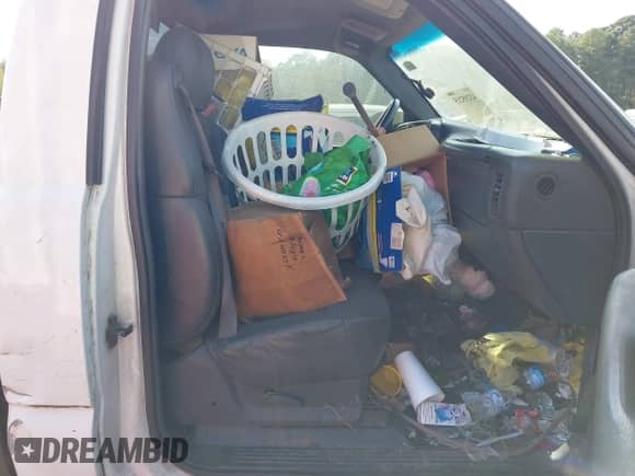 2002 GMC Sierra 1500 SL z VIN 1GTEC14V62Z900828, wystawiony jako IAAI lot #43205215 z przebiegiem Nie podano mil oraz . Historia ofert i sprzedaży dostępna na DreamBid. Obrazek 5.