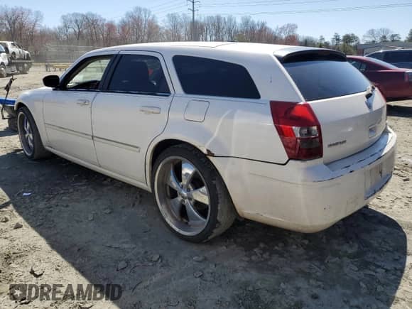 2007 Dodge Magnum with VIN 2D4FV47V47H735075, listed as a Copart auction lot 48998215 with 212,036 mi miles and Salvage title. Bid and sale history available at DreamBid. Image 2.