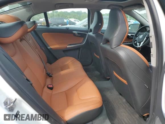 2018 Volvo S60 Inscription Platinum z VIN LYV402TM9JB170194, wystawiony jako Copart lot #60866295 z przebiegiem 42 962 mil mil oraz Szkoda całkowita • Salvage title. Historia ofert i sprzedaży dostępna na DreamBid. Obrazek 10.