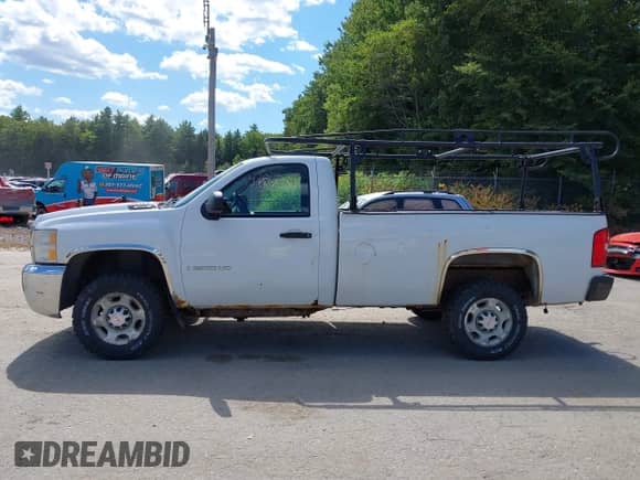 2008 Chevrolet Silverado 2500HD 1LT with VIN 1GCHK24K28E181931, listed as a IAAI auction lot 43059070 with 163,970 mi miles and . Bid and sale history available at DreamBid. Image 14.
