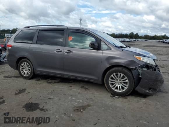 2012 Toyota Sienna XLE с VIN 5TDYK3DC3CS264575, выставлен на аукционе Copart как лот 82296885 с пробегом 131 577 миль миль и Списание • Salvage title. История ставок и продаж доступна на DreamBid. Изображение 4.