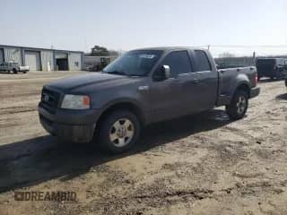 2005 Ford F-150 STX z VIN 1FTRX02W85KC76880, wystawiony jako Copart lot #43266595 z przebiegiem 199 653 mil mil oraz Czysty tytuł • Clean title. Historia ofert i sprzedaży dostępna na DreamBid. Obrazek 1.