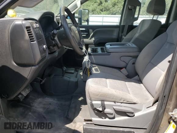 2015 Chevrolet Silverado 2500HD Work Truck z VIN 1GC2KUEG2FZ504361, wystawiony jako Copart lot #62994945 z przebiegiem 251 103 mil mil oraz Szkoda całkowita • Salvage title. Historia ofert i sprzedaży dostępna na DreamBid. Obrazek 7.
