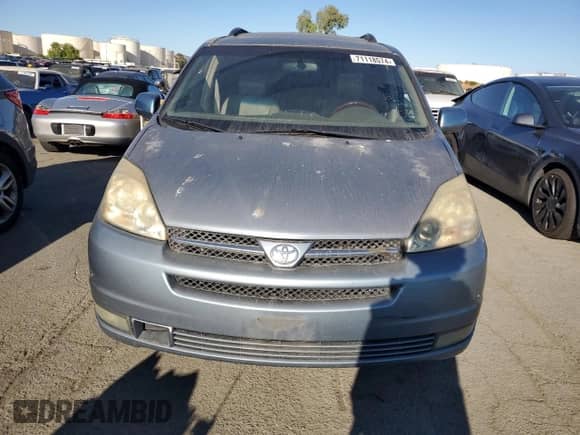 2004 Toyota Sienna XLE z VIN 5TDBA22C24S010816, wystawiony jako Copart lot #71118574 z przebiegiem 252 199 mil mil oraz Czysty tytuł • Clean title. Historia ofert i sprzedaży dostępna na DreamBid. Obrazek 5.