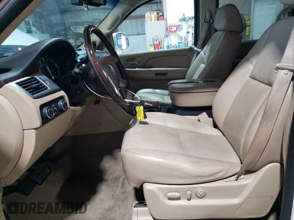 2009 Cadillac Escalade z VIN 1GYFK43569R209961, wystawiony jako Copart lot #54011705 z przebiegiem 143 894 mil mil oraz Czysty tytuł • Clean title. Historia ofert i sprzedaży dostępna na DreamBid. Obrazek 7.