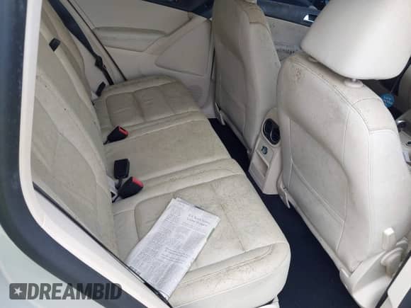 2011 Volkswagen Tiguan S с VIN WVGBV7AX6BW533948, выставлен на аукционе IAAI как лот 43023826 с пробегом 109 706 миль миль и . История ставок и продаж доступна на DreamBid. Изображение 8.