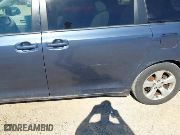 2015 Toyota Sienna LE with VIN 5TDKK3DC4FS574213, listed as a IAAI auction lot 43499386 with 205,058 mi miles and . Bid and sale history available at DreamBid. Image 6.