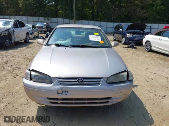 1998 Toyota Camry LE z VIN 4T1BG22K1WU333268, wystawiony jako IAAI lot #43252547 z przebiegiem 267 880 mil mil oraz . Historia ofert i sprzedaży dostępna na DreamBid. Obrazek 6.