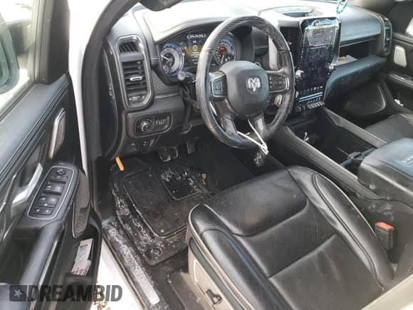 2020 Ram 1500 Limited z VIN 1C6SRFHM7LN250293, wystawiony jako Copart lot #42010765 z przebiegiem 97 634 mil mil oraz Szkoda całkowita • Salvage title. Historia ofert i sprzedaży dostępna na DreamBid. Obrazek 8.