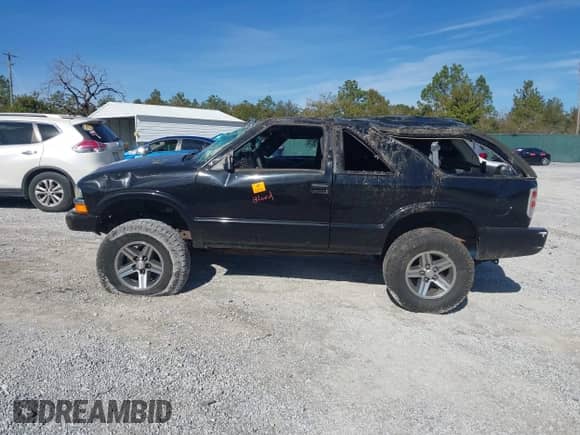 2000 Chevrolet Blazer LS с VIN 1GNCS18W5YK255241, выставлен на аукционе IAAI как лот 41356201 с пробегом 232 844 миль миль и . История ставок и продаж доступна на DreamBid. Изображение 13.